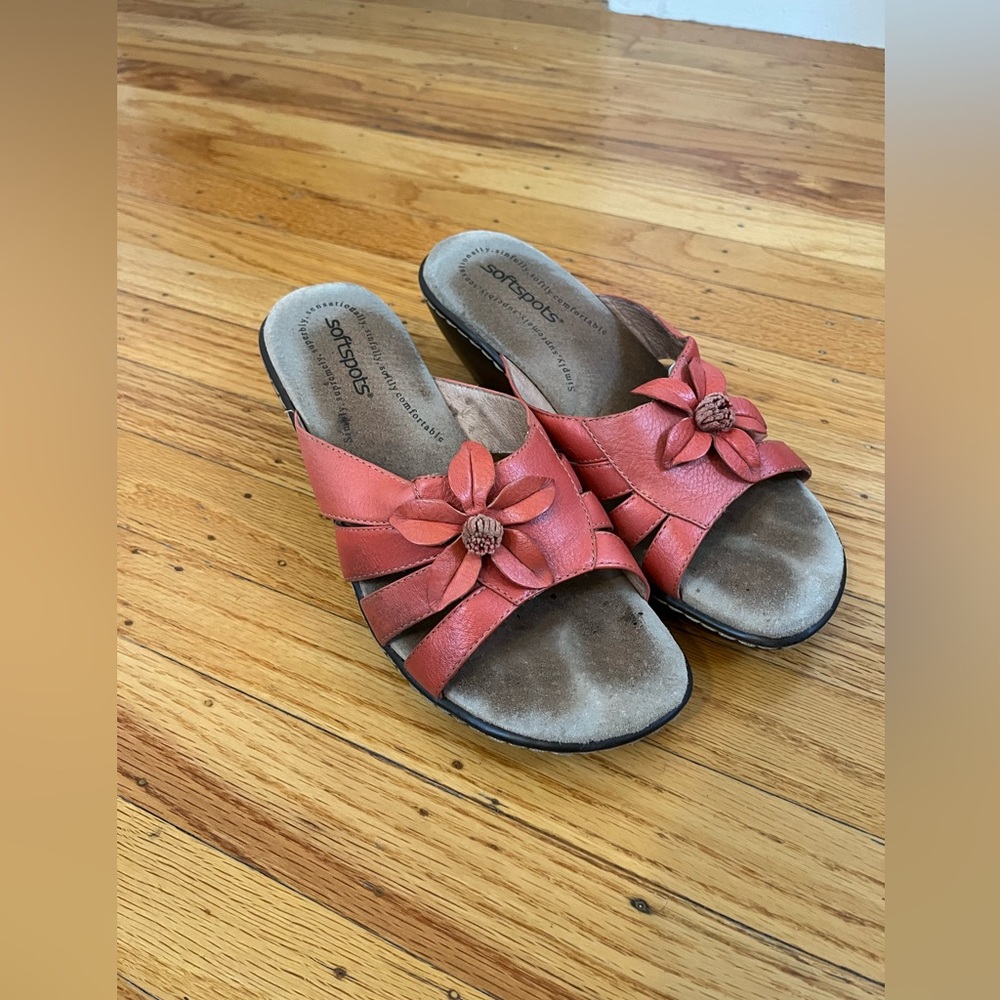 Softspots salmon wedge sandals